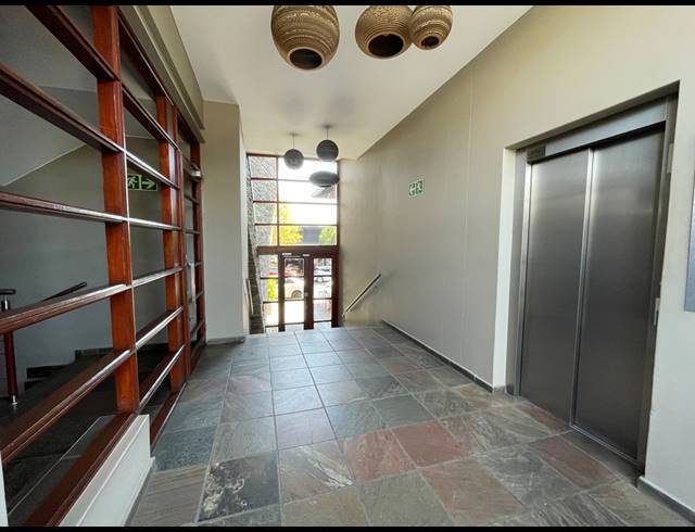 308.50M² OFFICE TO LET IN PARKHURST